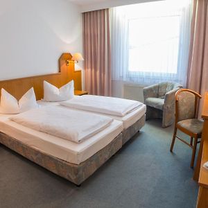 Zimmer mit Kingsize-Bett
